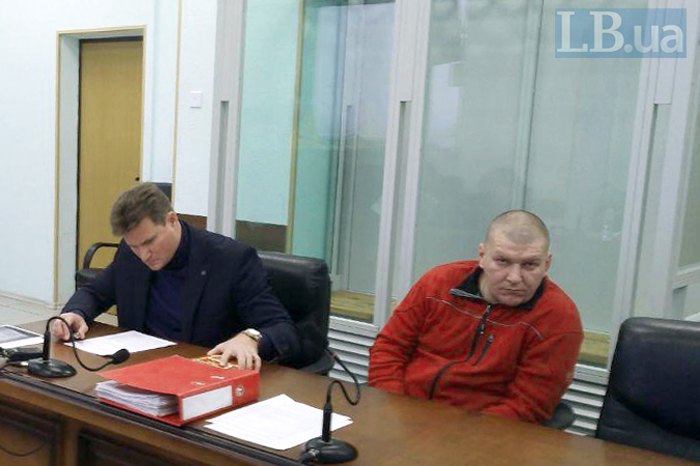 Экс-беркутовец Андрей Хандрыкин (справа) и адвокат Валентин Рыбин