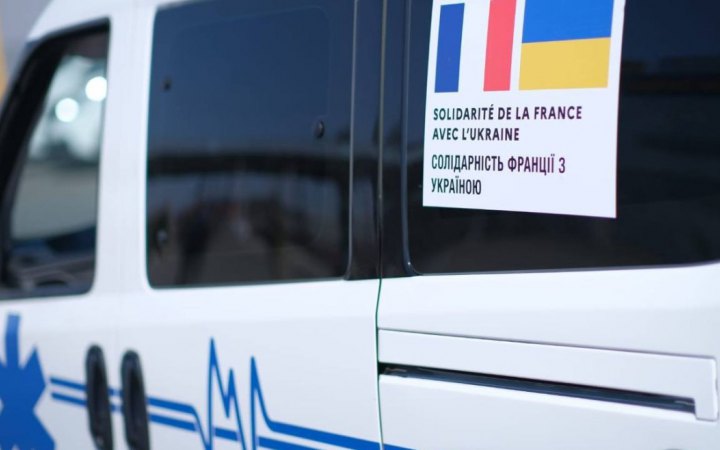 Франція відправила медичне обладнання в Україну