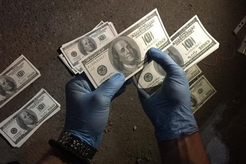 На Прикарпатті "кримінальний авторитет" був затриманий під час вимагання в підприємця $ 70 тис.
