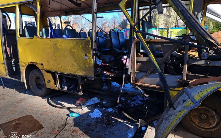 Головне за ніч та ранок вівторка, 7 квітня: удар по автобусу в Нікополі, 150 боєзіткнень