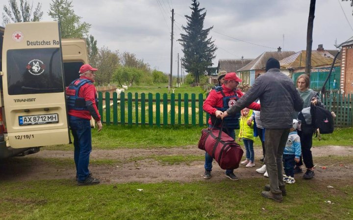 Із села на Харківщині примусово евакуювали сім’ї із дітьми