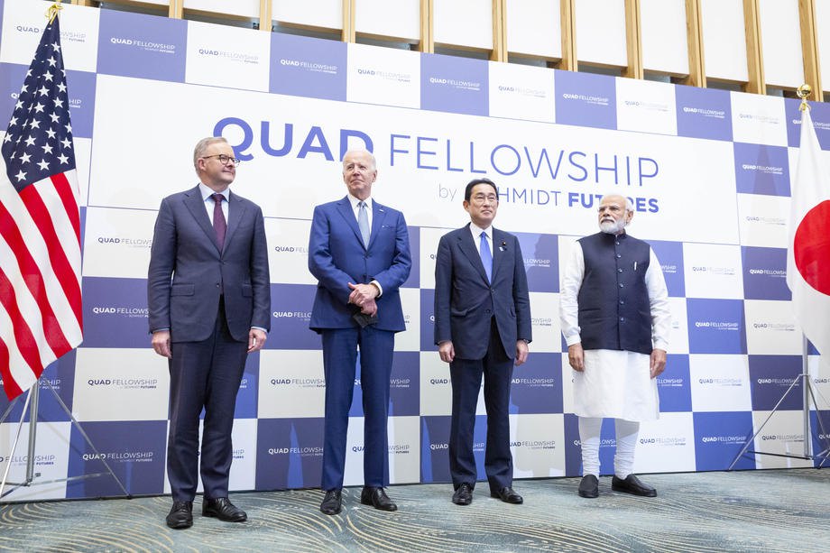 Зліва направо: прем’єр-міністр Австралії Ентоні Альбанезе, президент США Джо Байден, прем’єр-міністр Японії Фуміо Кісіда та прем’єр-міністр Індії Нарендра Моді беруть участь у саміті QUAD в Токіо, 24 травня 2022 року.