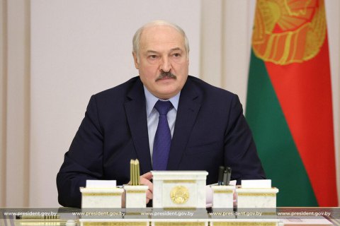 Лукашенко зібрався закрити посольства у країнах, які заморозили контакти з Білоруссю