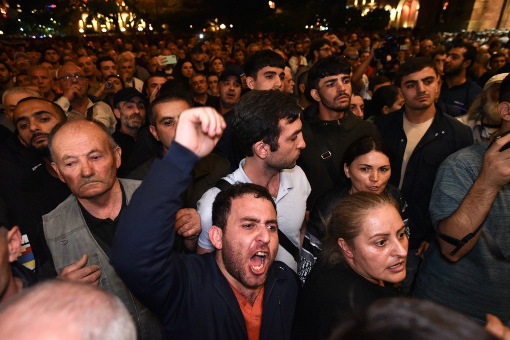 Акція протесту біля будівлі уряду в центрі Єревана, 19 вересня 2023 року.