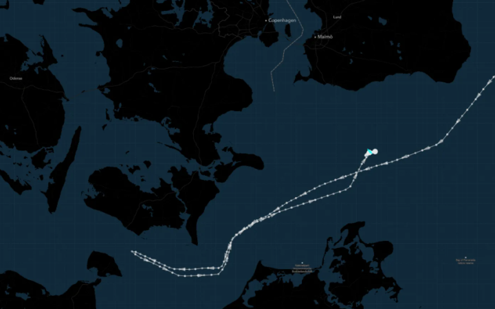 Bloomberg: танкер із російською нафтою, який прямував до Індії, розвернувся у Балтійському морі після санкцій США