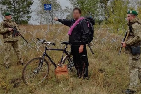 Американець на велосипеді намагався потрапити в Росію з України для зустрічі з коханою