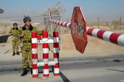 На границе Кыргызстана и Таджикистана во время перестрелки ранены военные 