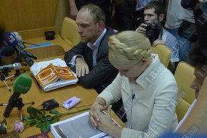 Тимошенко теперь будет говорить по телефону после разрешения следователя