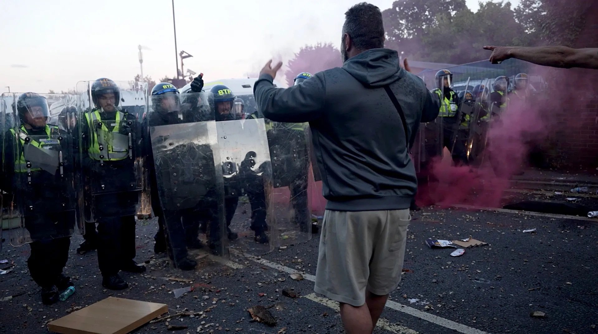 Зіткнення протестувальників з поліцією під час протесту після смерті Генрі Новака.