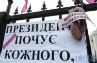В Киеве противники закона о клевете "отрезали язык" журналистике