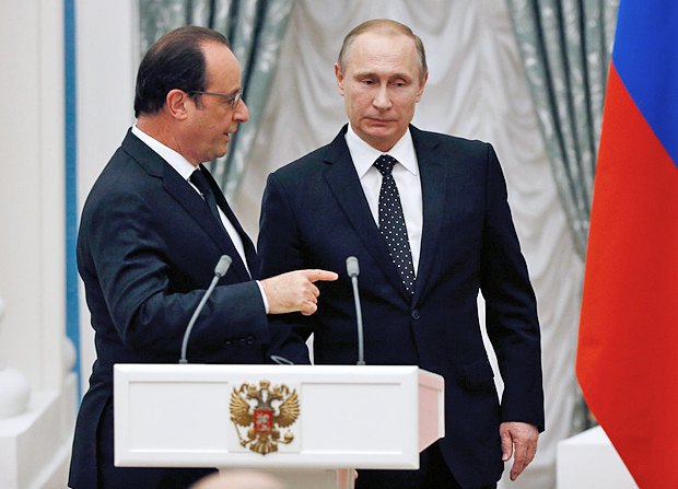 Президент России Владимир Путин и президент Франции Франсуа Олланд после пресс-конференции в Кремле, 26 ноября 2015 г.