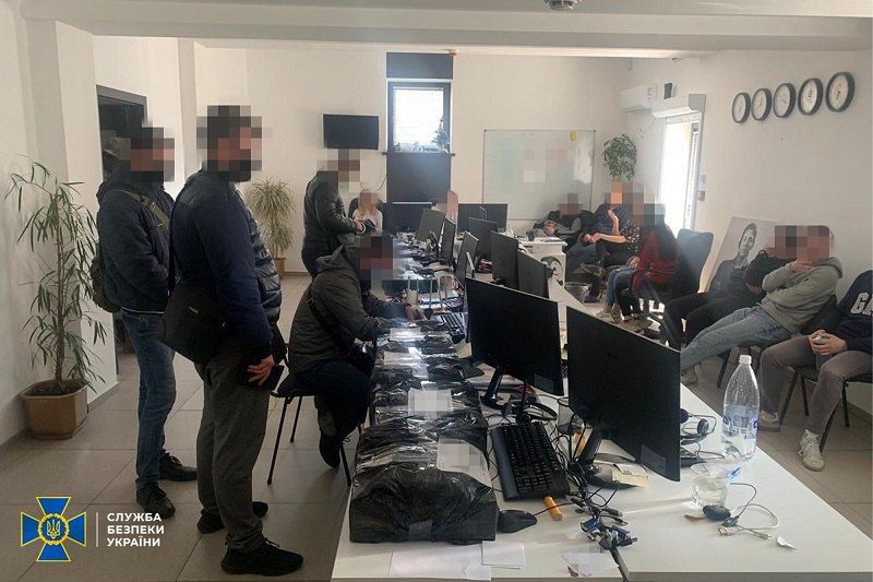 СБУ заблокировала сеть подпольных call-центров, которые ежемесячно обворовывали украинцев на 7 млн грн (ФОТО) 1