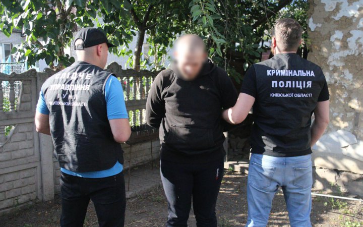 Поліція Київщини викрила підозрюваних у виготовленні фейкових меддовідок для виїзду чоловіків за кордон