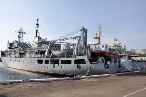 Україна вивела з Криму третє судно ВМС