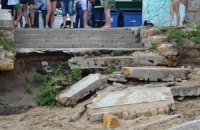 В Одесі хвиля накрила пляж, 7 осіб постраждали