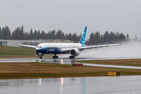 Новый Boeing 777X впервые поднялся в воздух