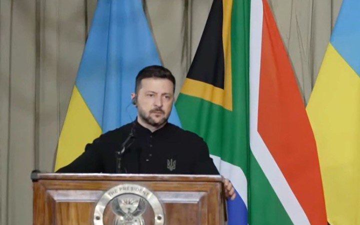 Зеленський вважає, що нинішня ракетна атака на Україну може бути пов'язана з бажанням Росії тиснути на США