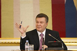 Янукович наградил находящегося под следствием мэра