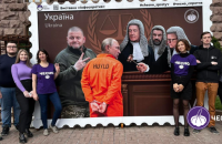 Рух Чесно до 9 травня замінив марку-фотозону в центрі Києва на “Путіна у Гаазі”