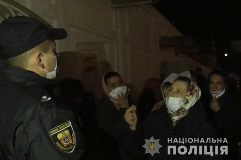 Полиция сообщила о массовом нарушении карантина в Почаевской лавре