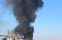 У порту Чорноморська спалахнула пожежа