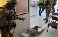 Викрили ділків, які "заробили" на ухиленні від мобілізації мінімум 450 тисяч доларів