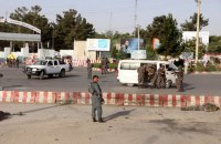 ​Смертник устроил теракт в аэропорту Кабула, куда прилетел вице-президент страны