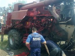 Зерновой комбайн подорвался на мине в Донецкой области