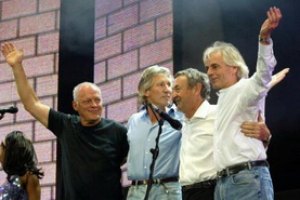 Группа Pink Floyd воссоединилась на сцене в классическом составе
