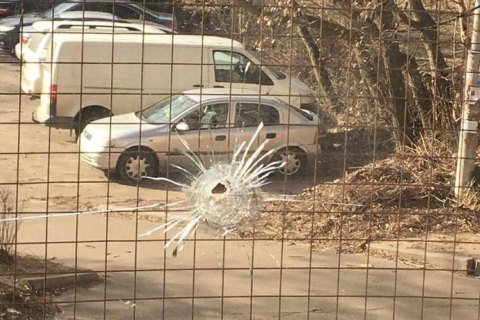 Неизвестные обстреляли окна Голосеевского райсуда в Киеве (обновлено)