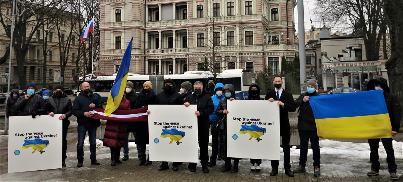 Акція протесту українців в Латвії перед посольством РФ, 16 лютого 2022