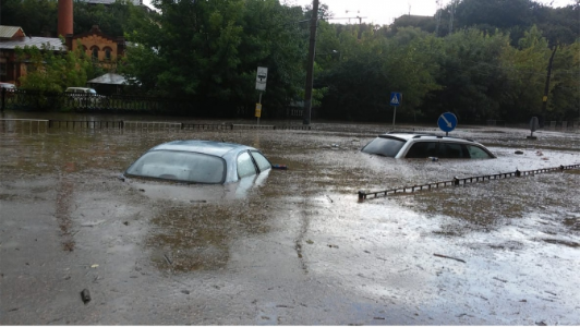 Підтоплення доріг під час зливи