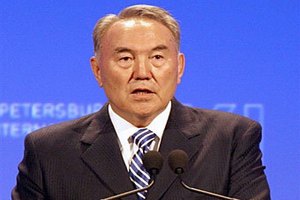 Назарбаев велел очистить госкомпании от "живчиков" и "зайчиков"
