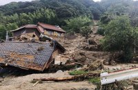 Зливи викликали повені та зсуви ґрунту у Японії, дві людини загинули