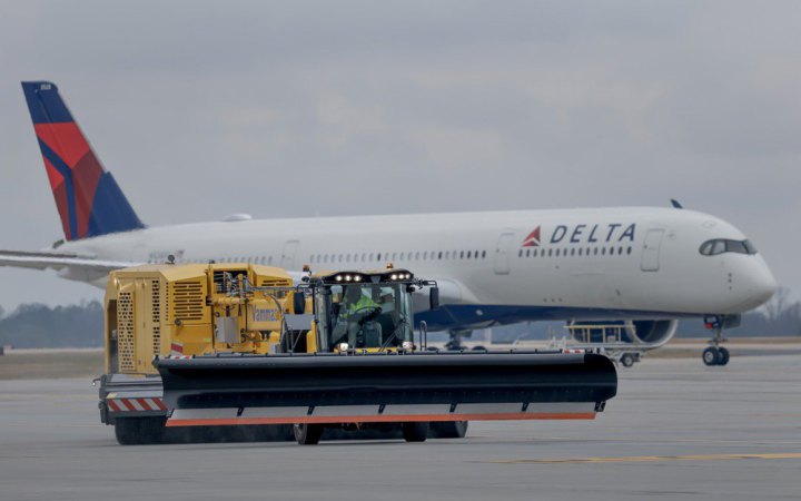 Трамп обіцяє розгорнути агентів ICE в аеропортах через кризу з фінансуванням охорони летовищ