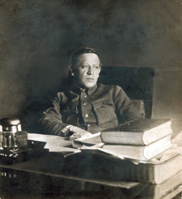 Одне із останніх фото Симона Петлюри. Париж. 1925 року