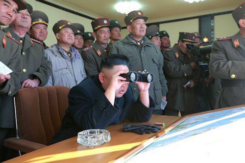 Ким Чен Ын пообещал подождать с ударом по Гуаму