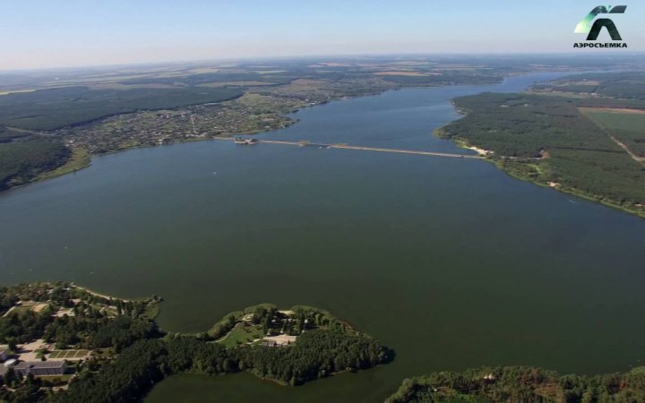 Росіяни завдали удару по греблі Печенізького водосховища на Харківщині