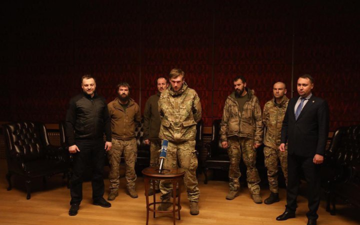 П’ять командирів полку “Азов” перебуватимуть у Туреччині до кінця війни