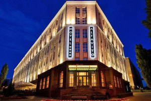 Сайт "Динамо" рекламирует отель, в котором будут жить фанаты "Генка"
