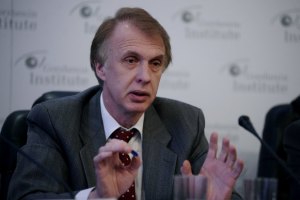 Янукович із Путіним обміняються думками, - Огризко