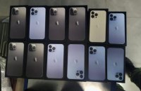 Прикордонники за добу виявили майже 300 контрабандних iPhone 13