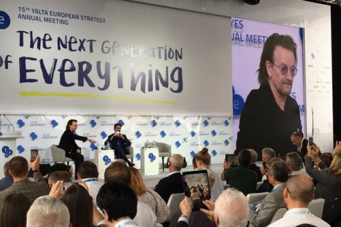 Фронтмен U2 в Києві назвав ліки проти корупції
