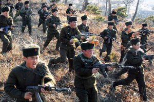 ​КНДР провела учения с макетами южнокорейских военных объектов