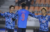 У матчі збірних Китаю і Японії китайський футболіст ледь не зніс голови супернику ударом кунг-фу
