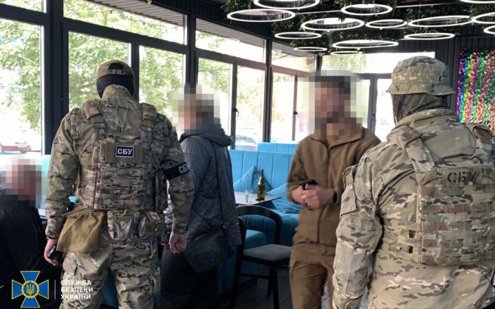 У Києві ексохоронець одного з соратників Медведчука організував ухилянтам "трансфер" до ЄС