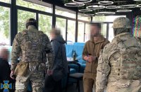 У Києві ексохоронець одного з соратників Медведчука організував ухилянтам "трансфер" до ЄС