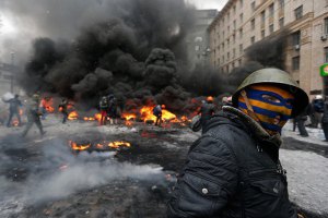 Сутички в Києві можуть позбавити Україну російських грошей