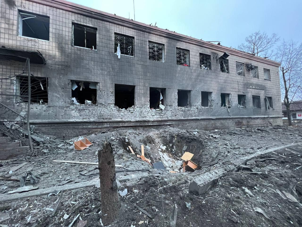 Наслідки ракетного обстрілу Лиманського відділу поліції Донецької області 31 грудня
