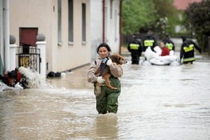 ​В Китае из-за наводнения эвакуированы четверть миллиона жителей городе Чжунба